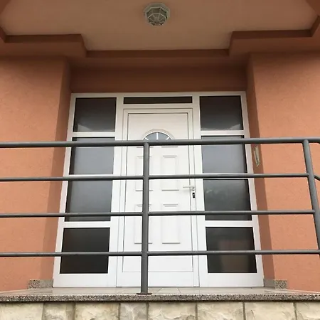 Apartment In With Balcony, Air Conditioning, Wifi