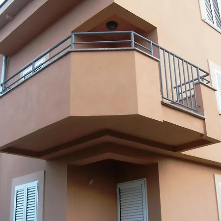 In With Balcony, Air Conditioning, Wifi Sukošan