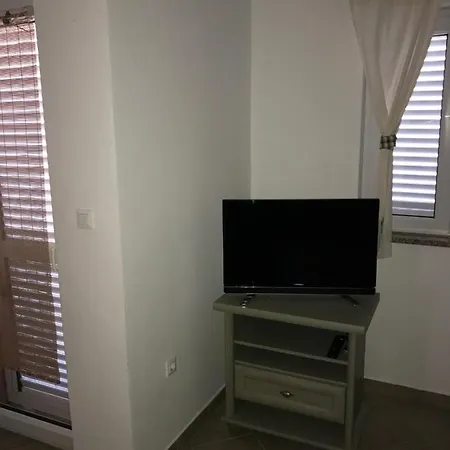 Apartment In With Balcony, Air Conditioning, Wifi