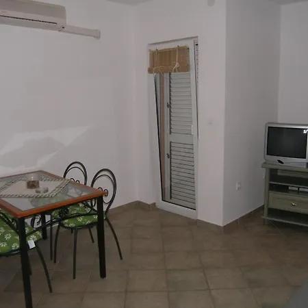 Apartment In With Balcony, Air Conditioning, Wifi *