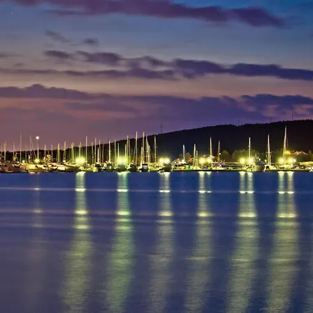 In With Balcony, Air Conditioning, Wifi Sukošan