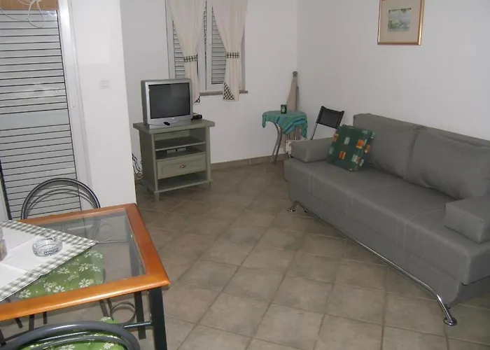 In With Balcony, Air Conditioning, Wifi