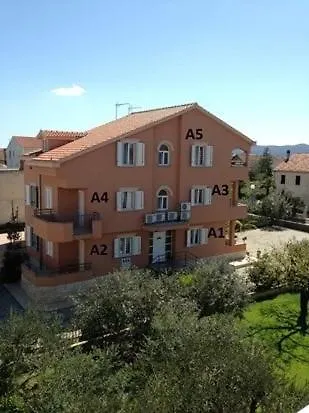 Apartman In With Balcony, Air Conditioning, Wifi Sukošan