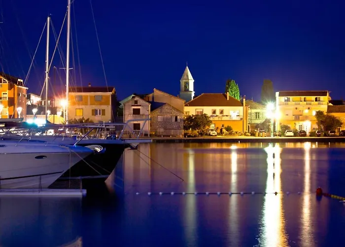 Apartman In With Balcony, Air Conditioning, Wifi Sukošan