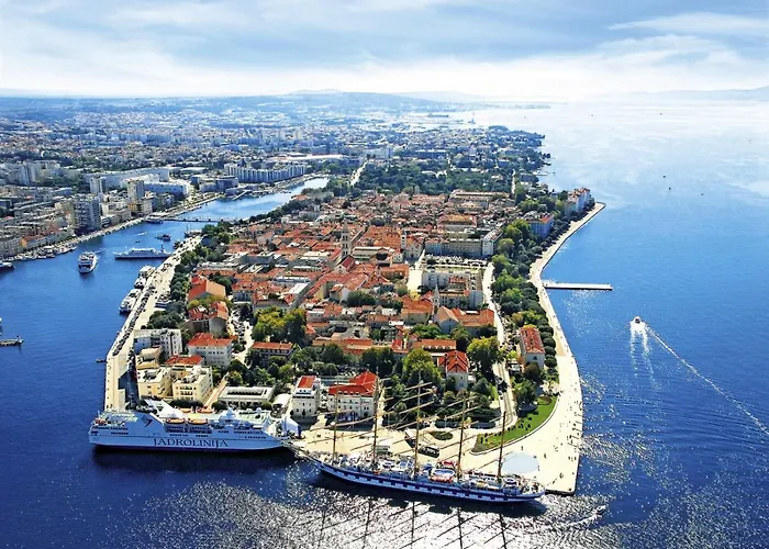 In With Balcony, Air Conditioning, Wifi Apartman *