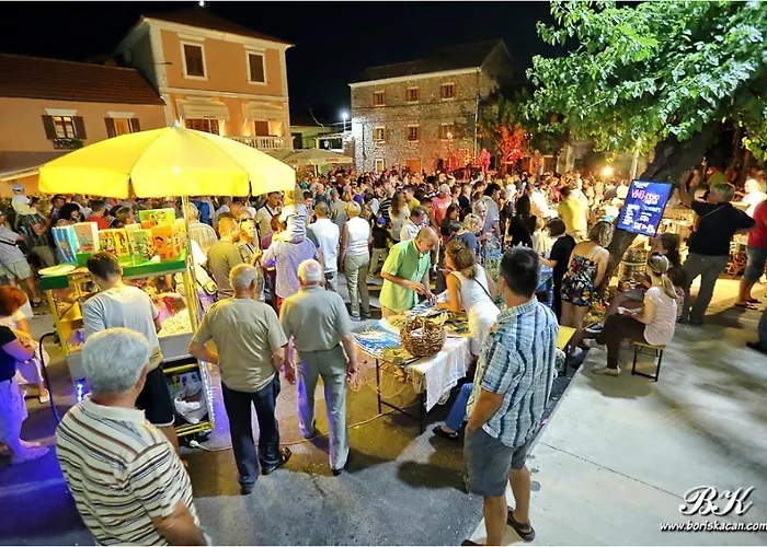 In With Balcony, Air Conditioning, Wifi